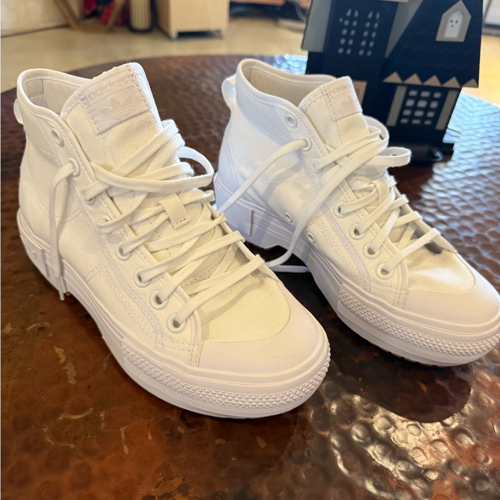 Adidas Classic White Canvas High-Tops. NIZZA TREK SHOES